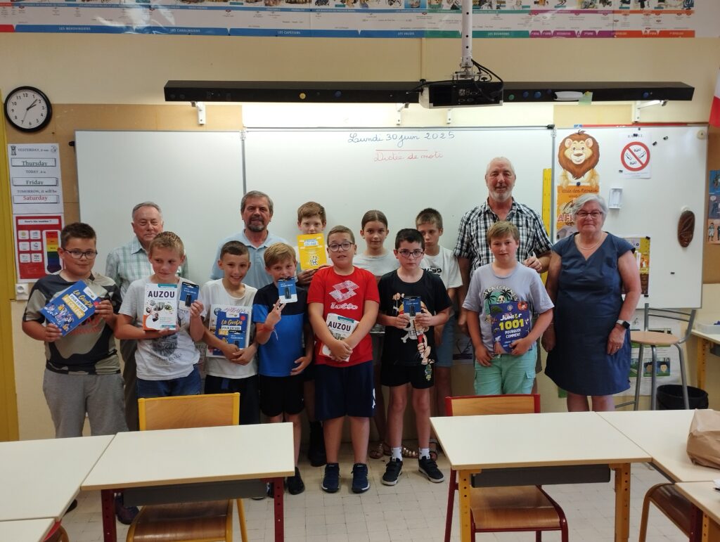 Remise des dictionnaires.